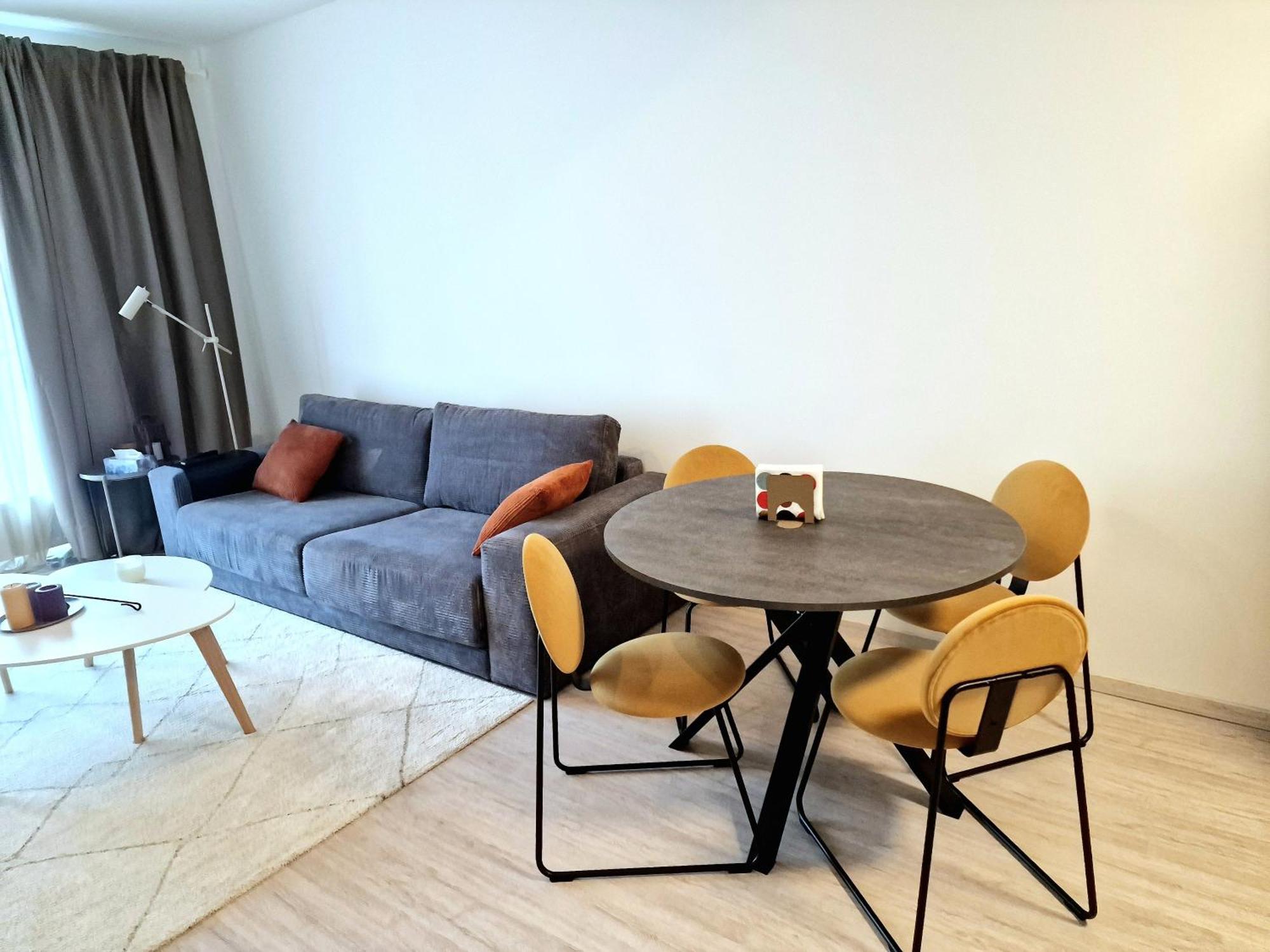 Elegant Urban With Parking Spot Apartment Pressburg